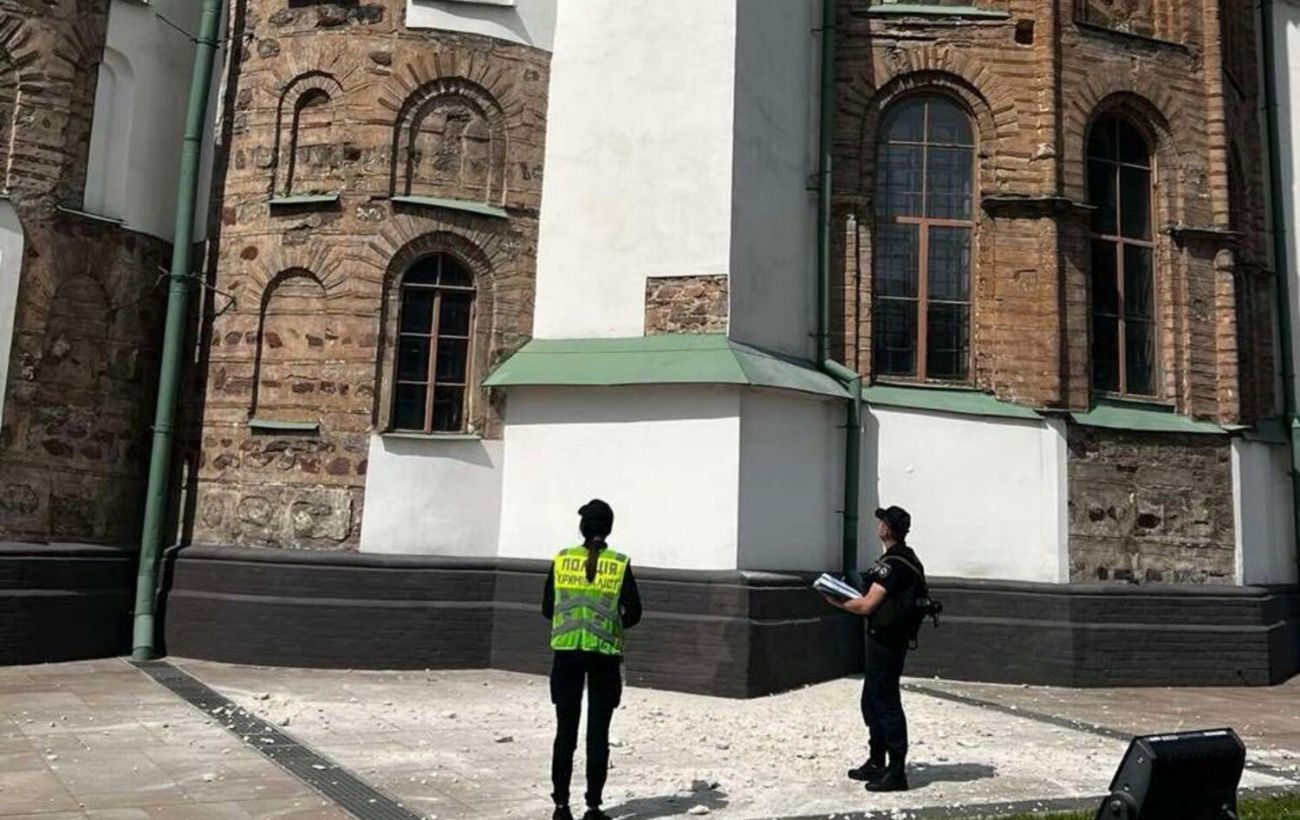 У Києві під час обстрілу було пошкоджено Софійський собор (фото)