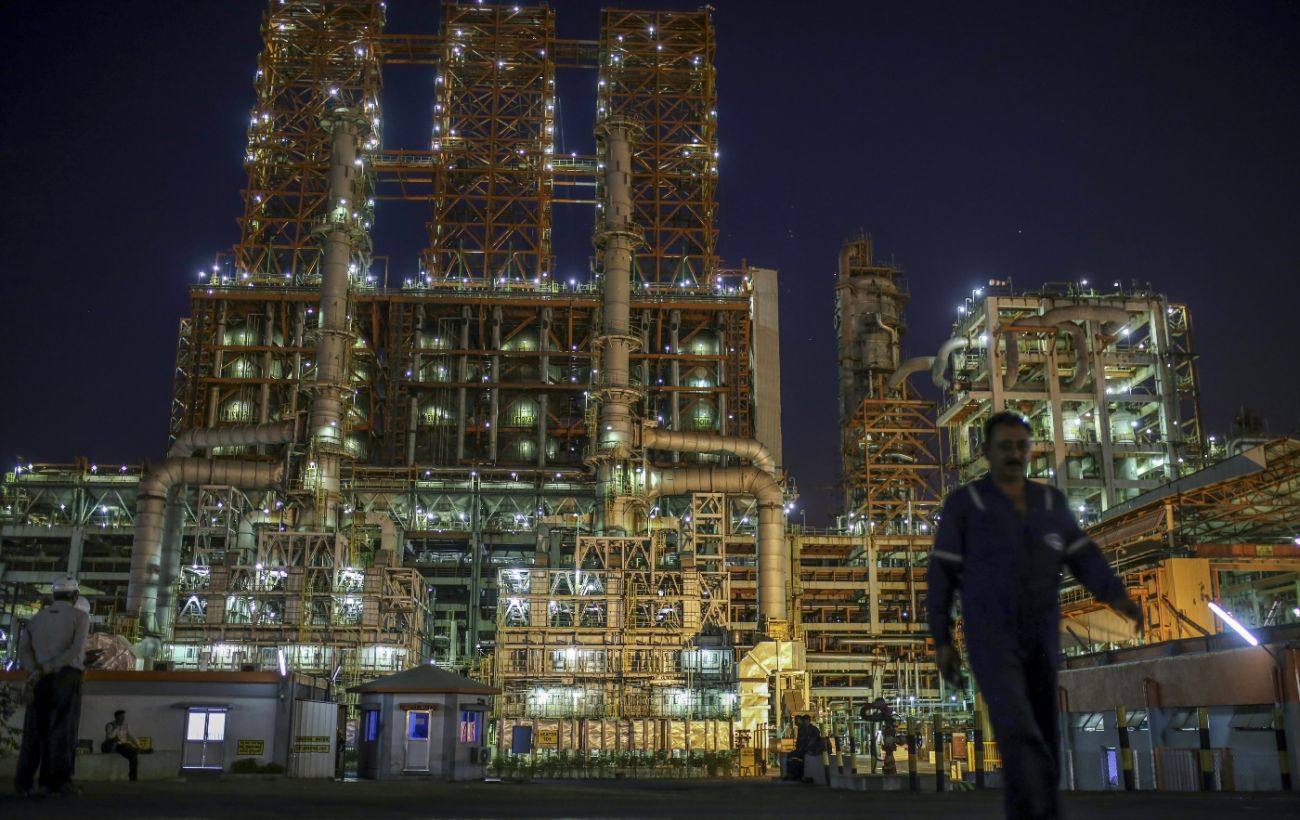 Нафта підскочила через конфлікт Ізраїлю та Ірану: що буде з цінами далі