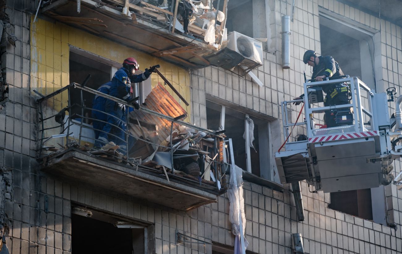 Удар по Києву: в одному з пошкоджених будинків обвалилися сходи