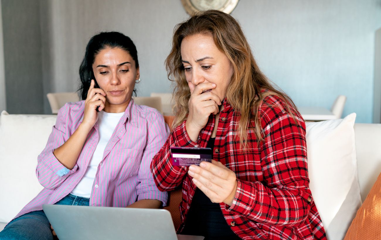 Отримали SMS про блокування картки? Як українців атакують шахраї і що робити