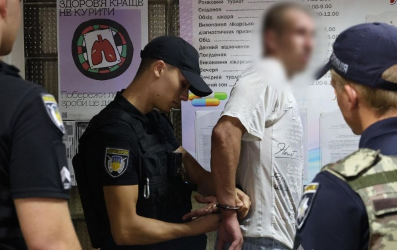 Трощив меблі та погрожував розправою: у Запоріжжі напали з ножем на лікаря