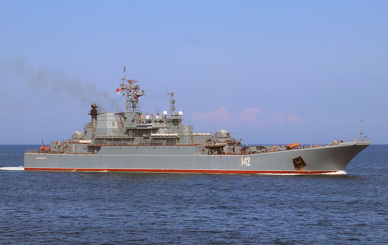 Агенти "Атеш" у Криму виявили пошкоджений обстрілом російський корабель (фото)