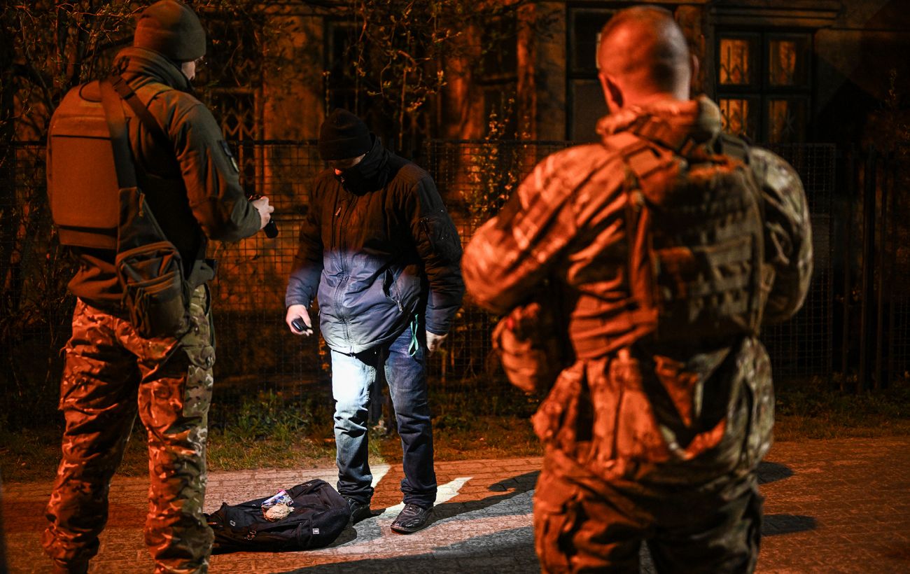 До 20 годин без права виходу: кому на Донеччині посилили комендантську годину