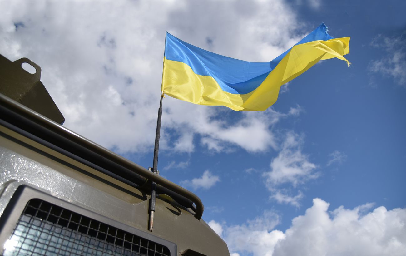 Українські воїни встановили перший прапор України на Кінбурнській косі (відео)