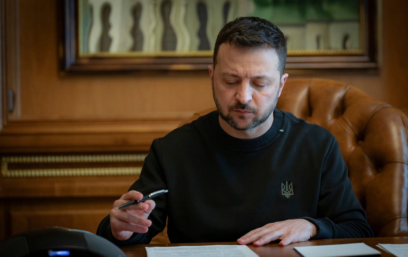 Зеленський урізав повноваження НАБУ? Чи підписав президент закон