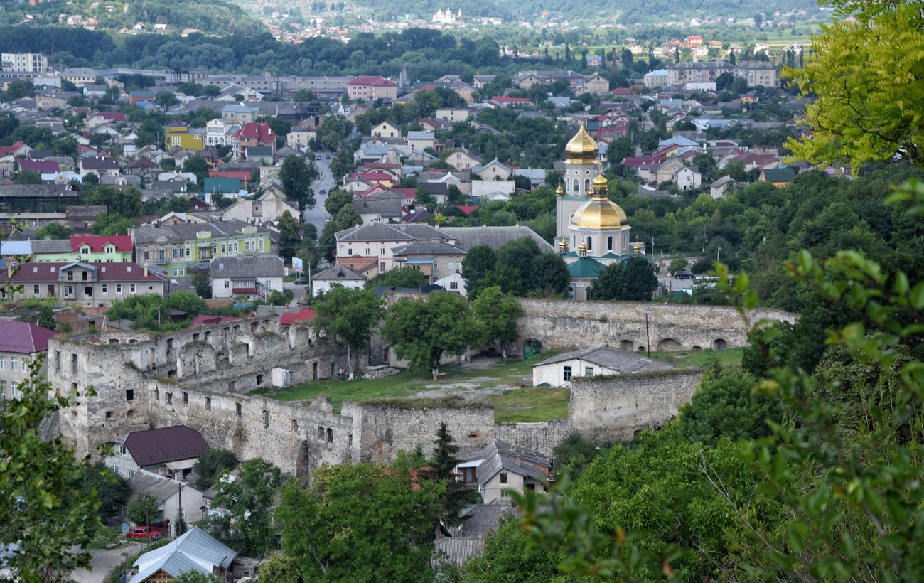 Старовинний замок, готичні храми і тиша: чому варто відвідати Чортків