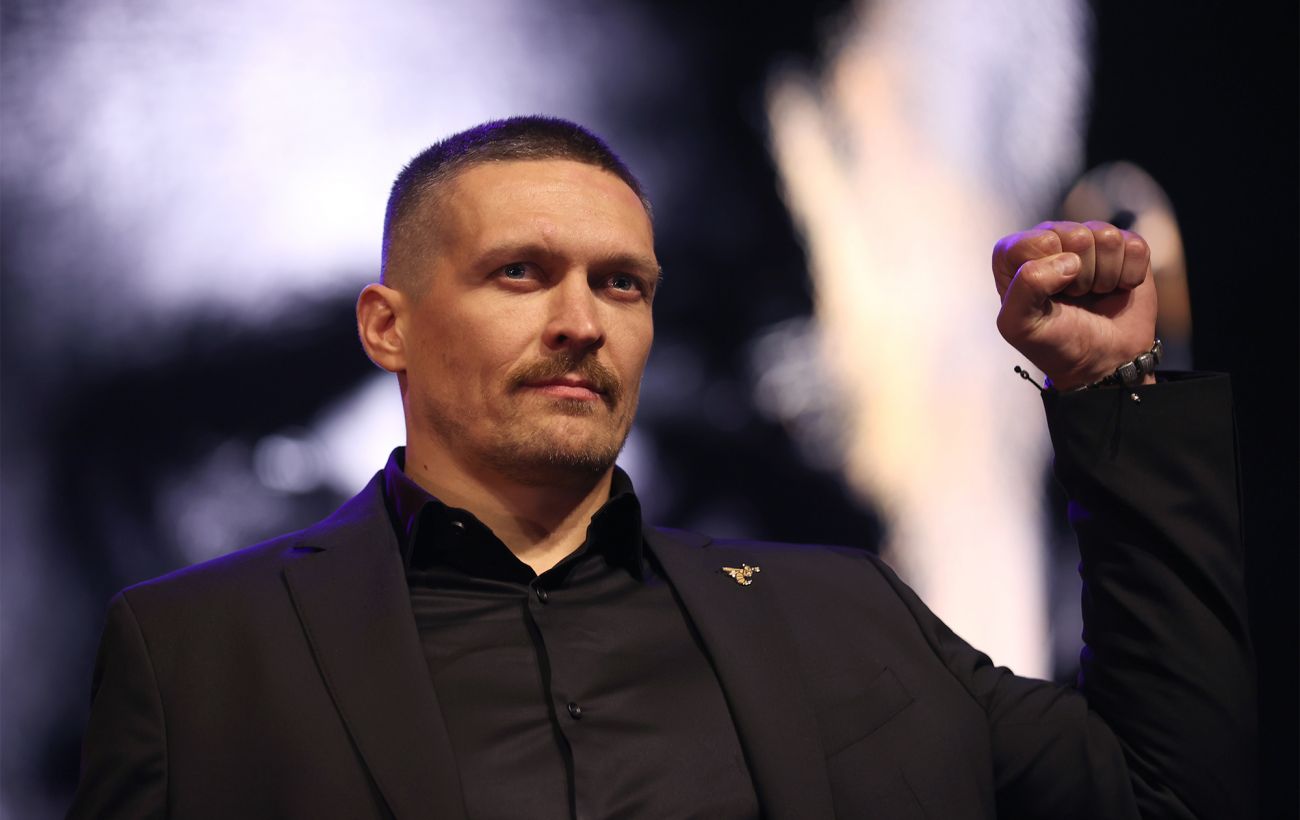 Усик повернувся в Україну після перемоги над Дюбуа: хто і як його зустрів (відео)