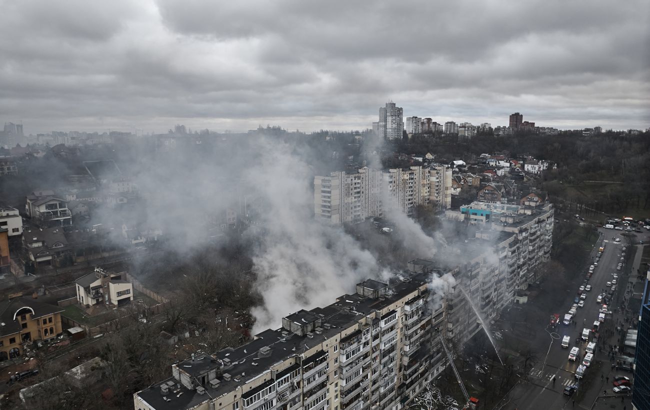 У Києві пролунали потужні вибухи на тлі загрози ракет