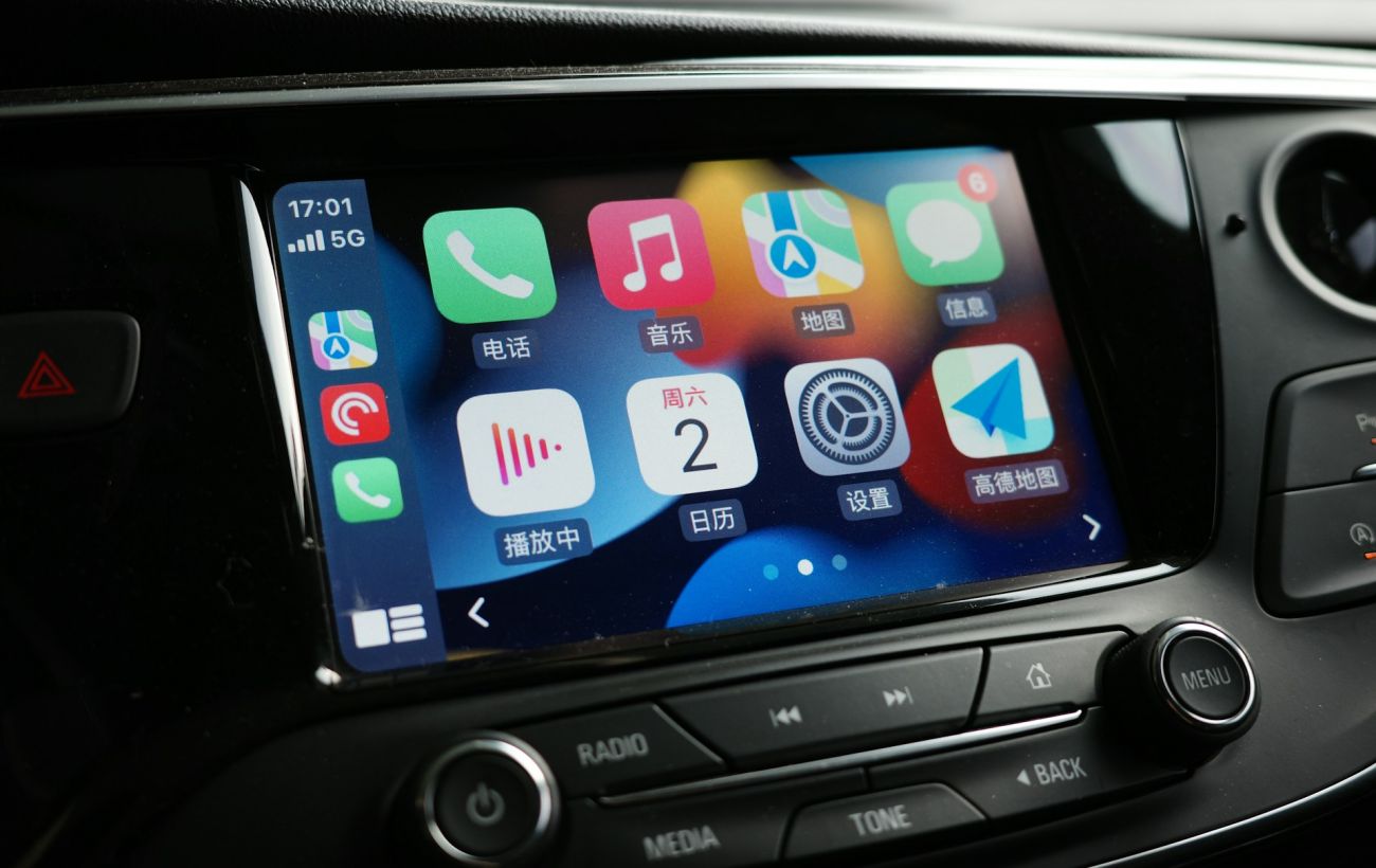 Apple CarPlay і Android Auto: як під'єднати і чи можна встановити в старі авто