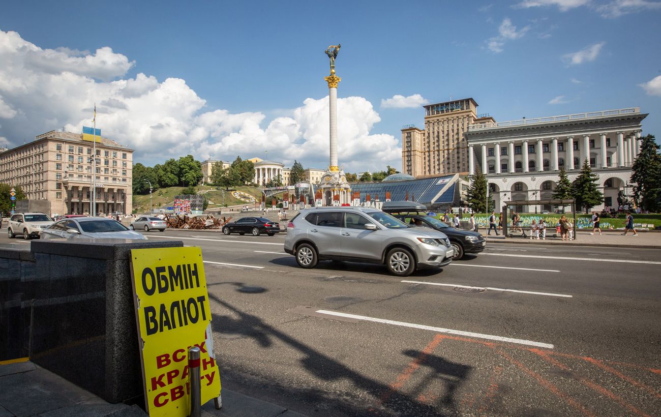 Курси долара та євро: чого очікувати до Дня Незалежності України