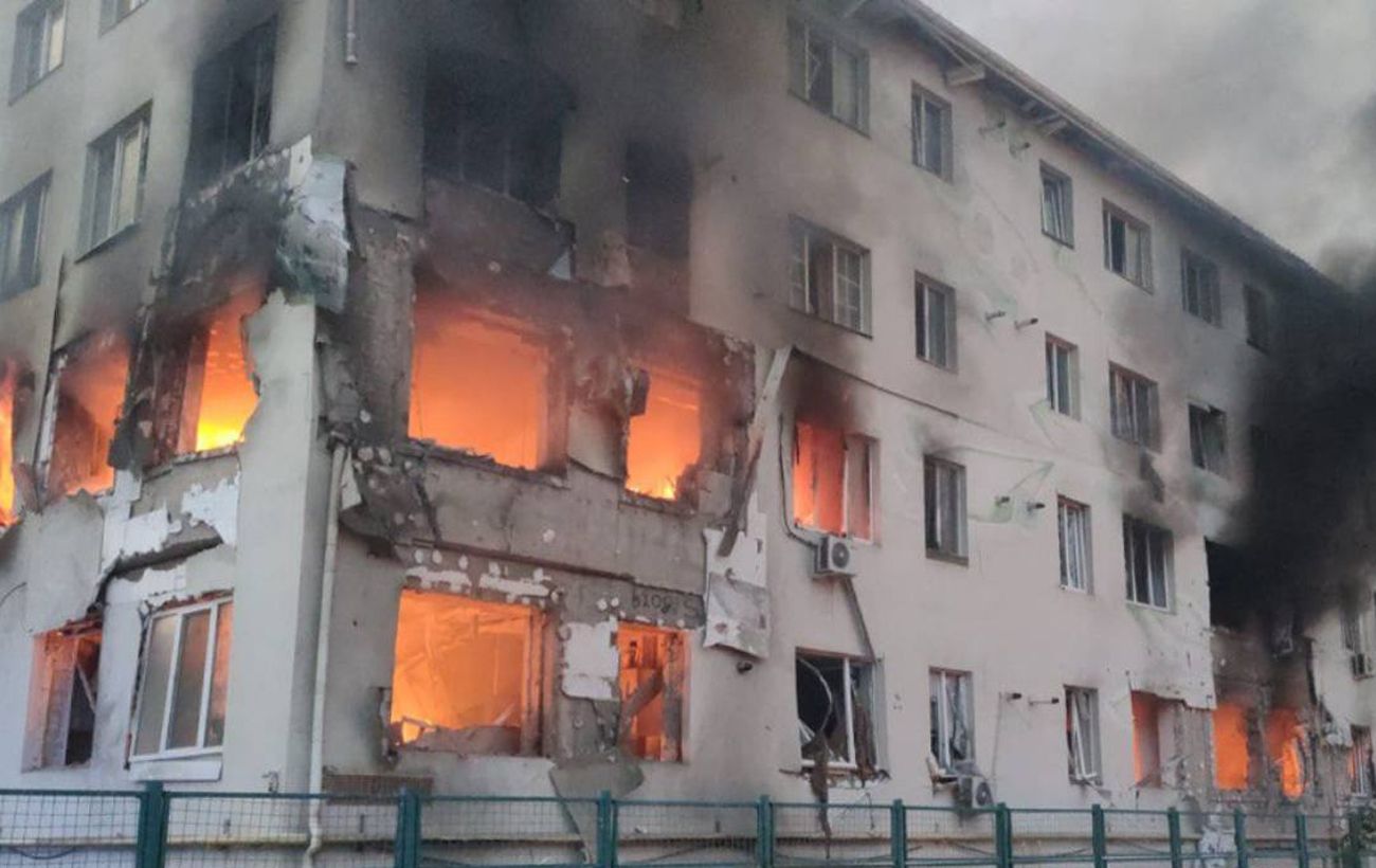 Пожежі у квартирах, загиблі та постраждалі: оприлюднене фото удару дронів по Харкову