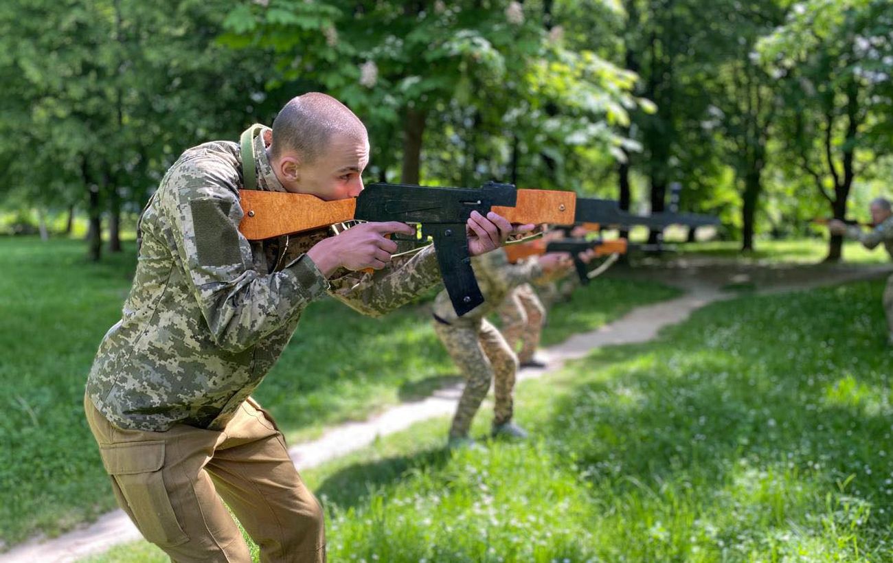 "Захист України" для всіх: у МОН поділились планами щодо оновленого предмета у школах