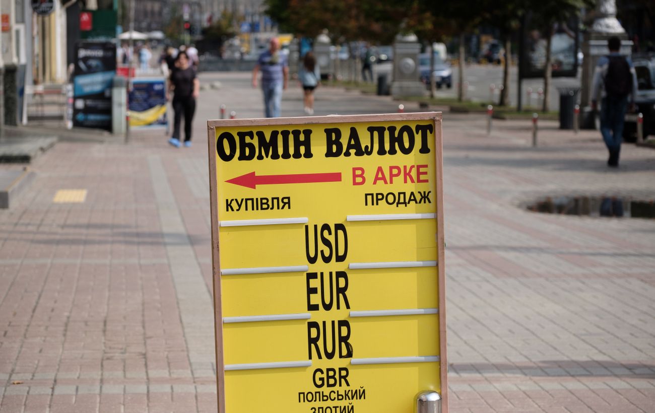 Долар знову подорожчав після падіння до мінімуму з початку квітня