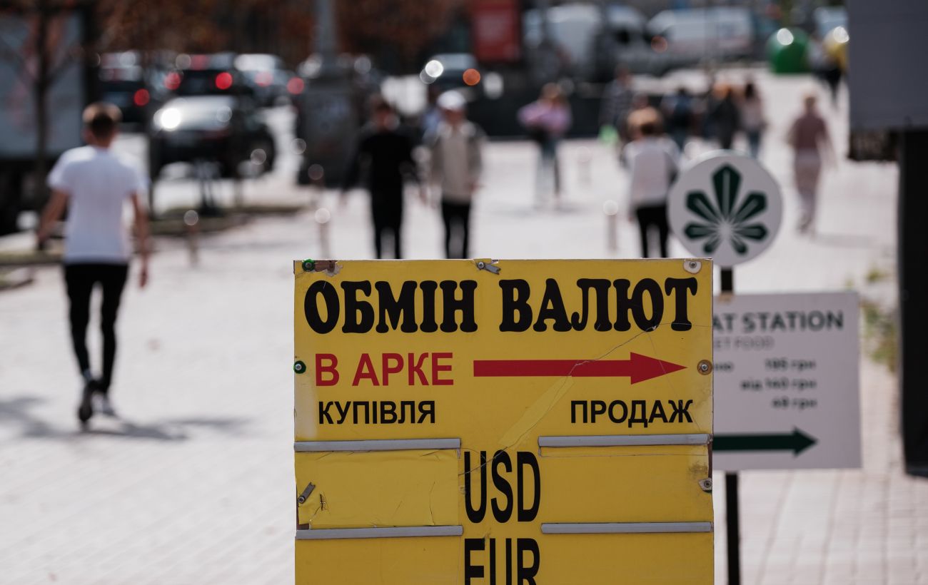 Долар і євро подорожчали: офіційні курси НБУ