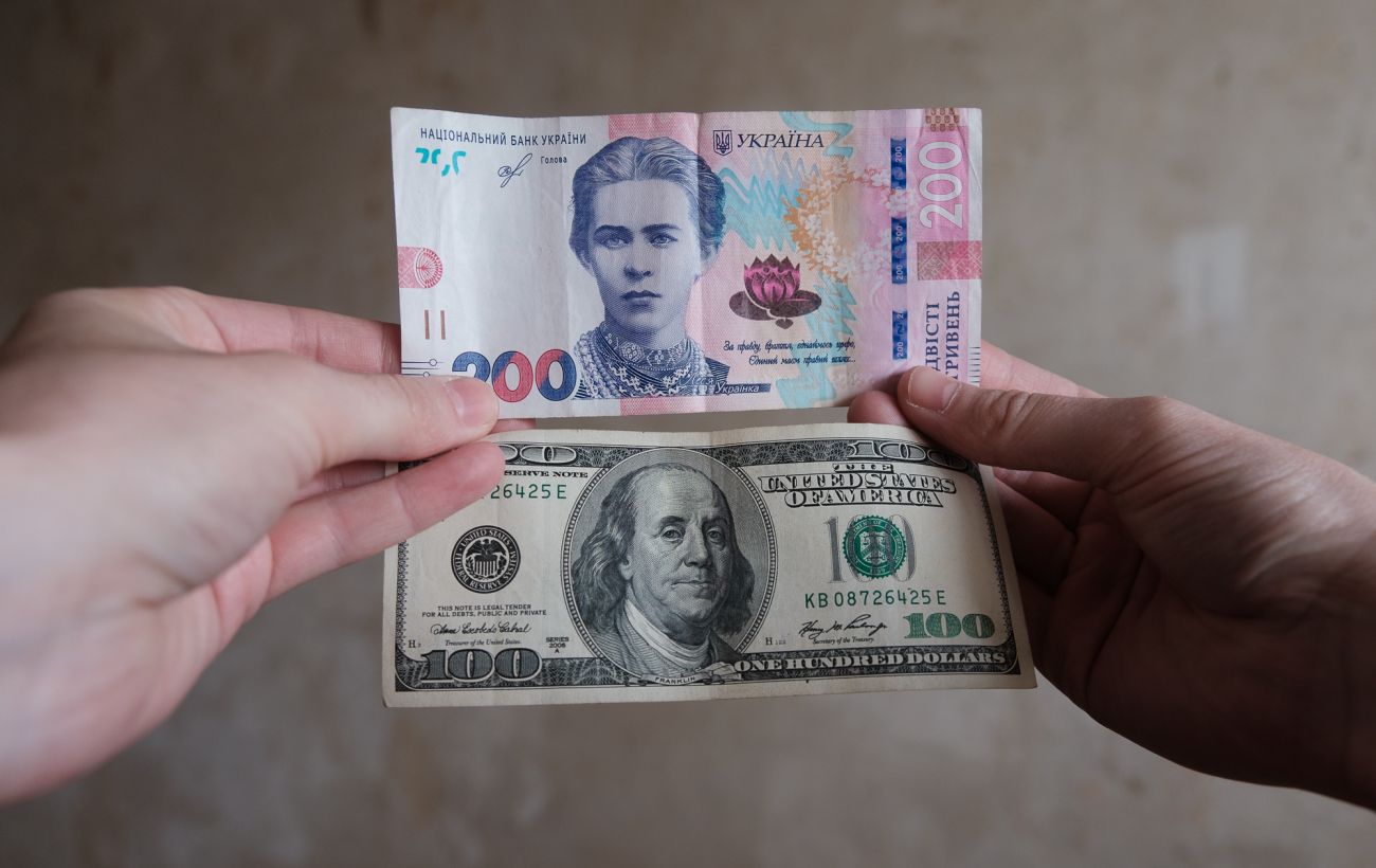 НБУ пояснив падіння курсу долара за останній місяць