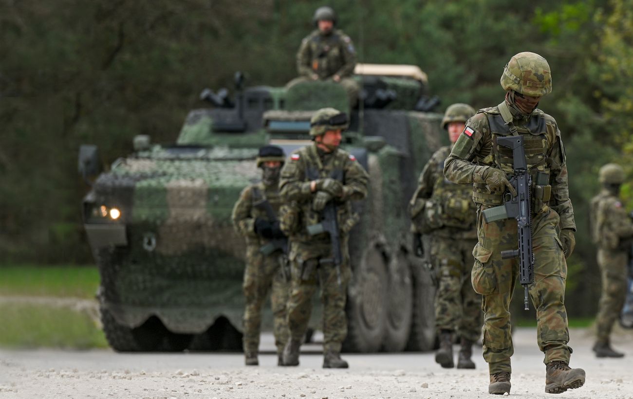 Польща розгортає 40 тисяч військових на кордонах з Білоруссю та Росією