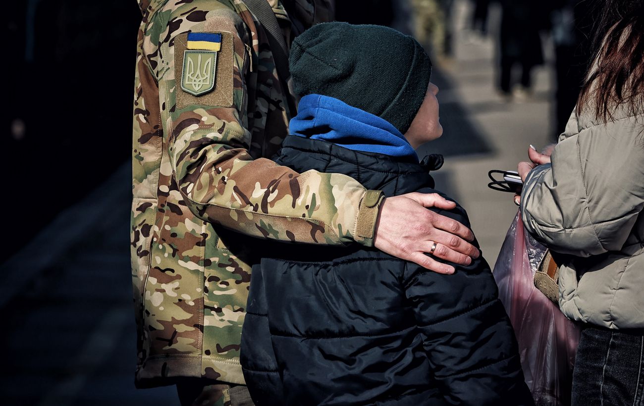 Дітям загиблих військових гарантують пенсію: хто має право та скільки виплачують