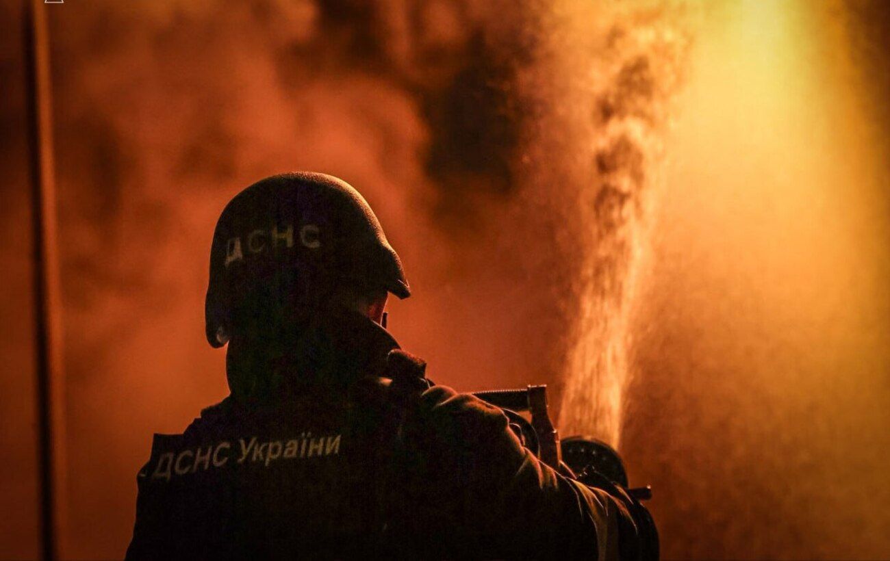 На Чернігівщині війська РФ знову вдарили по рятувальниках: є поранені