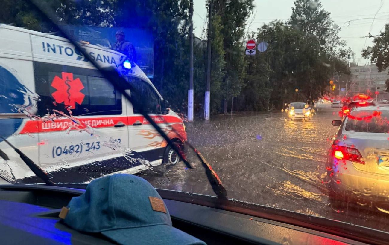 Жертви, підтоплені будинки та "дистанційка" в школах: все про негоду в Одесі