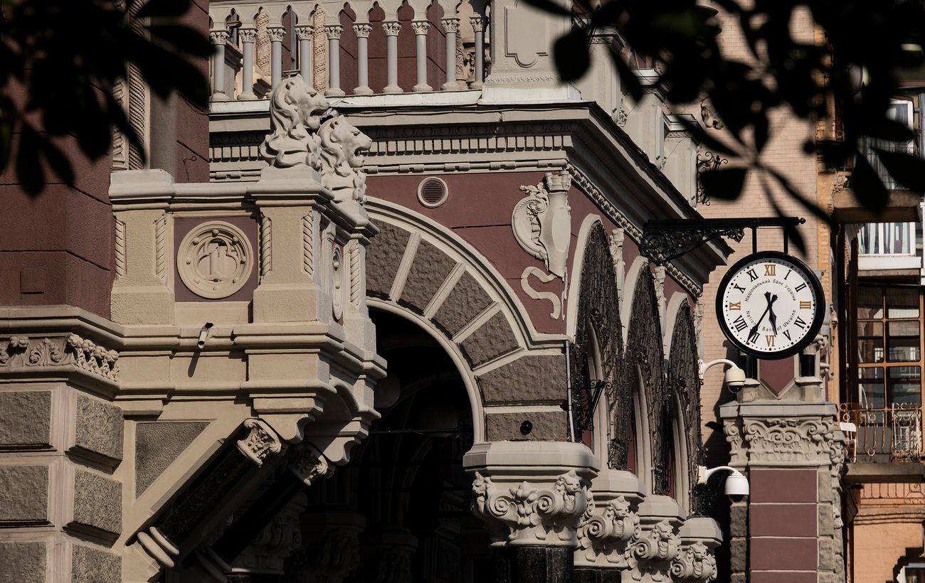 НБУ підвищив курс долара на 11 копійок