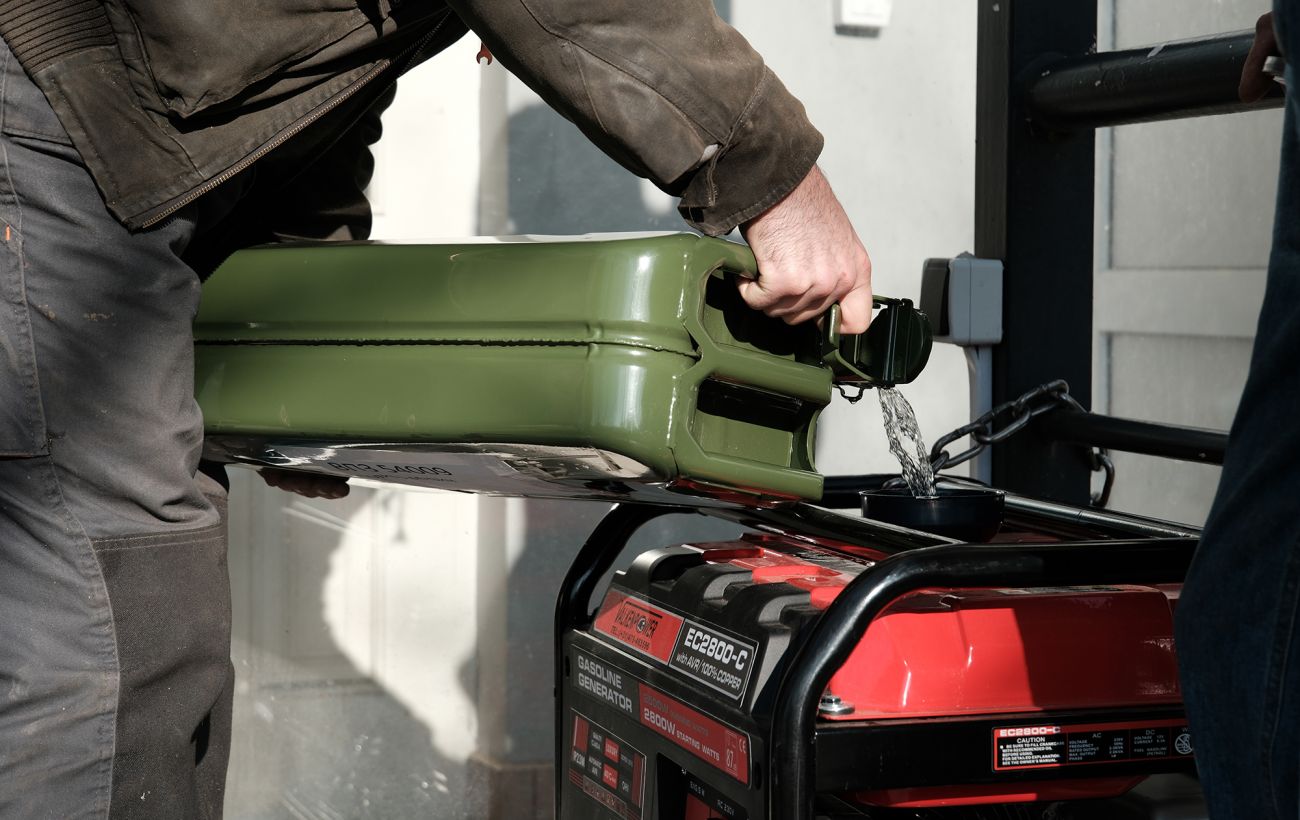 Дефіцит бензину в РФ: все більше регіонів запроваджують ліміти на продаж "в одні руки"