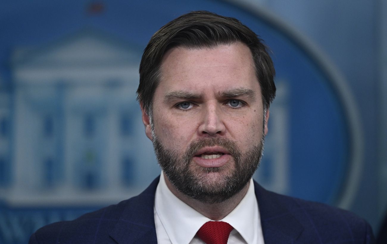 "Трамп має більше карт". Венс пригрозив Китаю на тлі торговельного конфлікту зі США