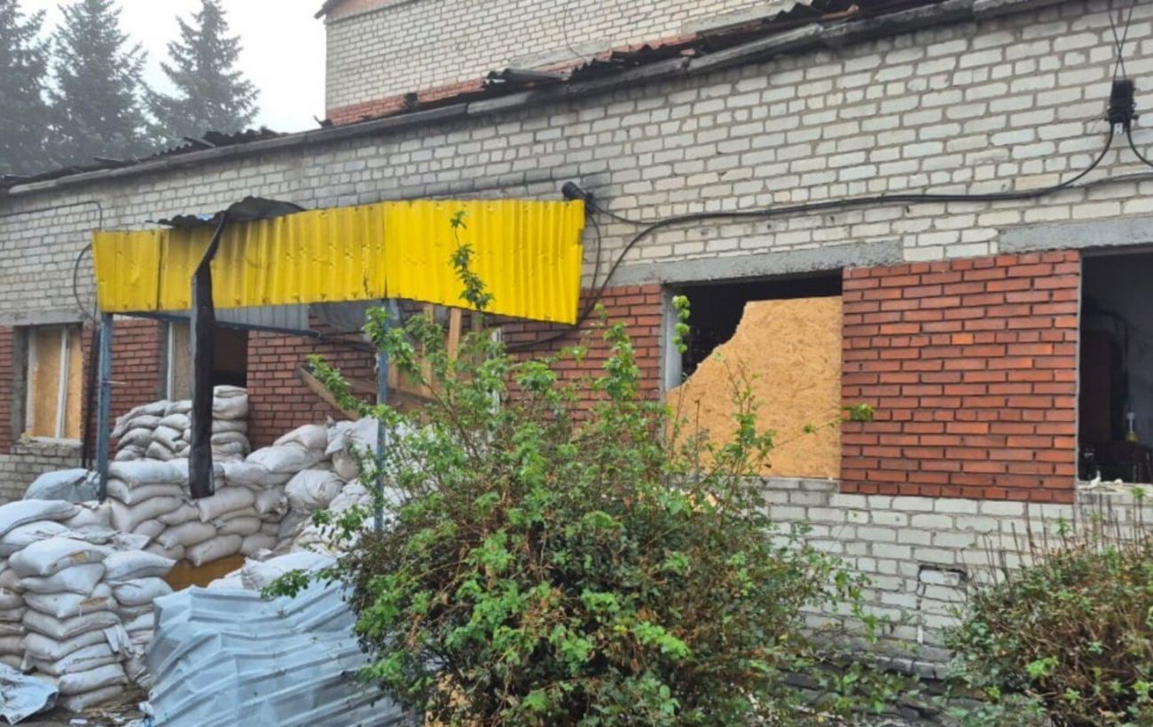 У Добропіллі росіяни атакували пожежних: пошкоджено будівлю ДСНС