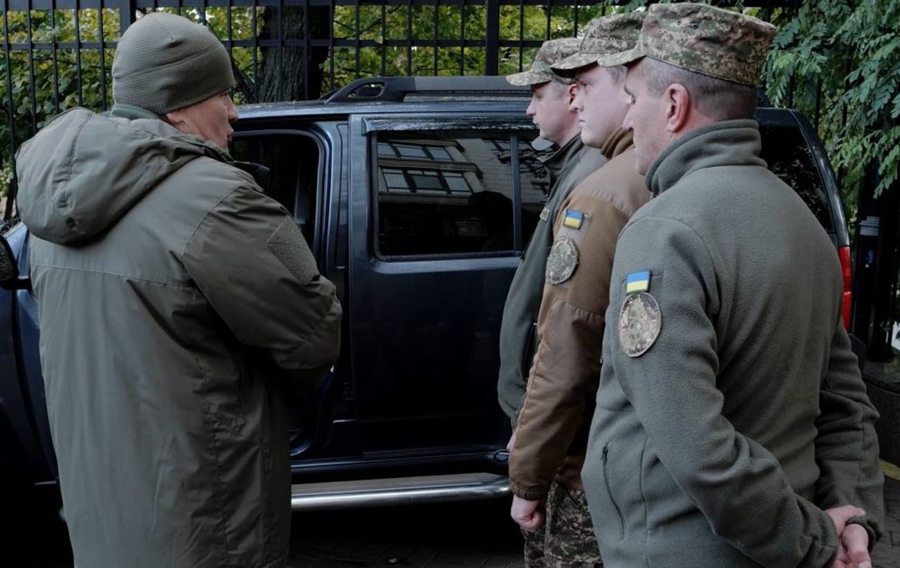 "Українська команда" передала чергову автівку бійцям Нацгвардії, - Палатний