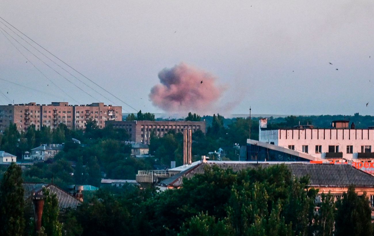Дрони атакували окупований Донецьк: імовірно, вражений склад боєприпасів