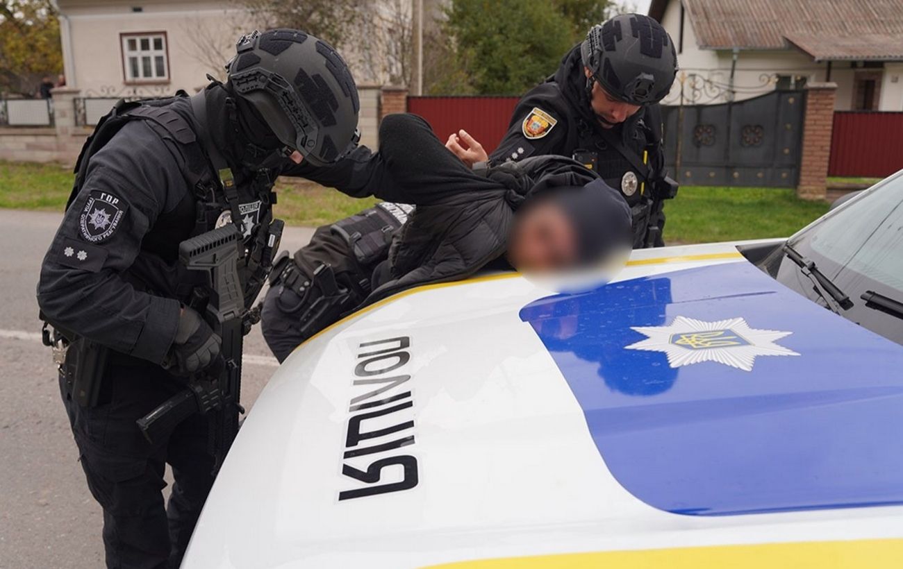 На Тернопільщині двоє чоловіків допомогли військовозобов’язаному втекти з авто ТЦК