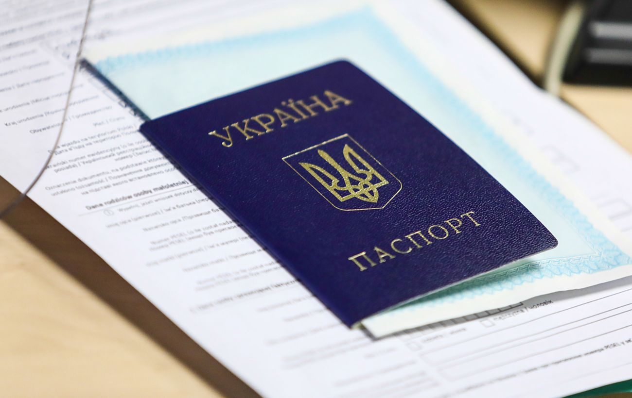 Рада ухвалила зміни до оформлення паспортів українців: з документів зникне російська мова