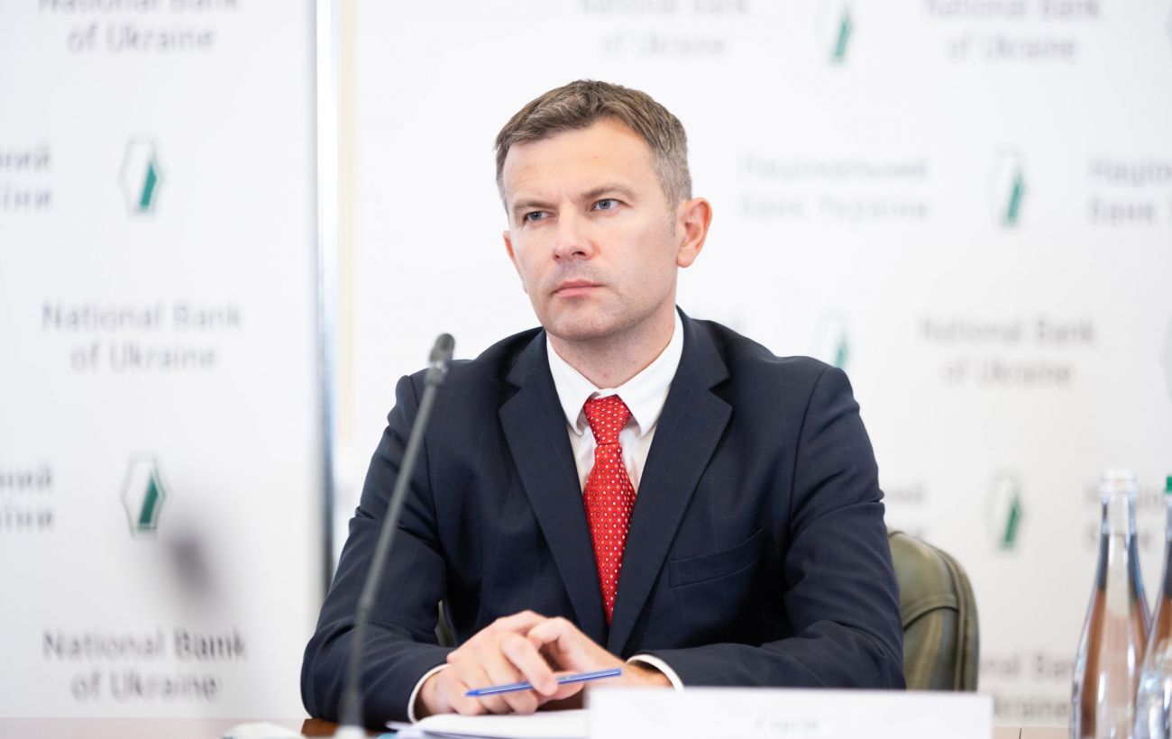 Частина може поїхати за кордон: НБУ оцінив вплив на економіку дозволу для 18-22-річних