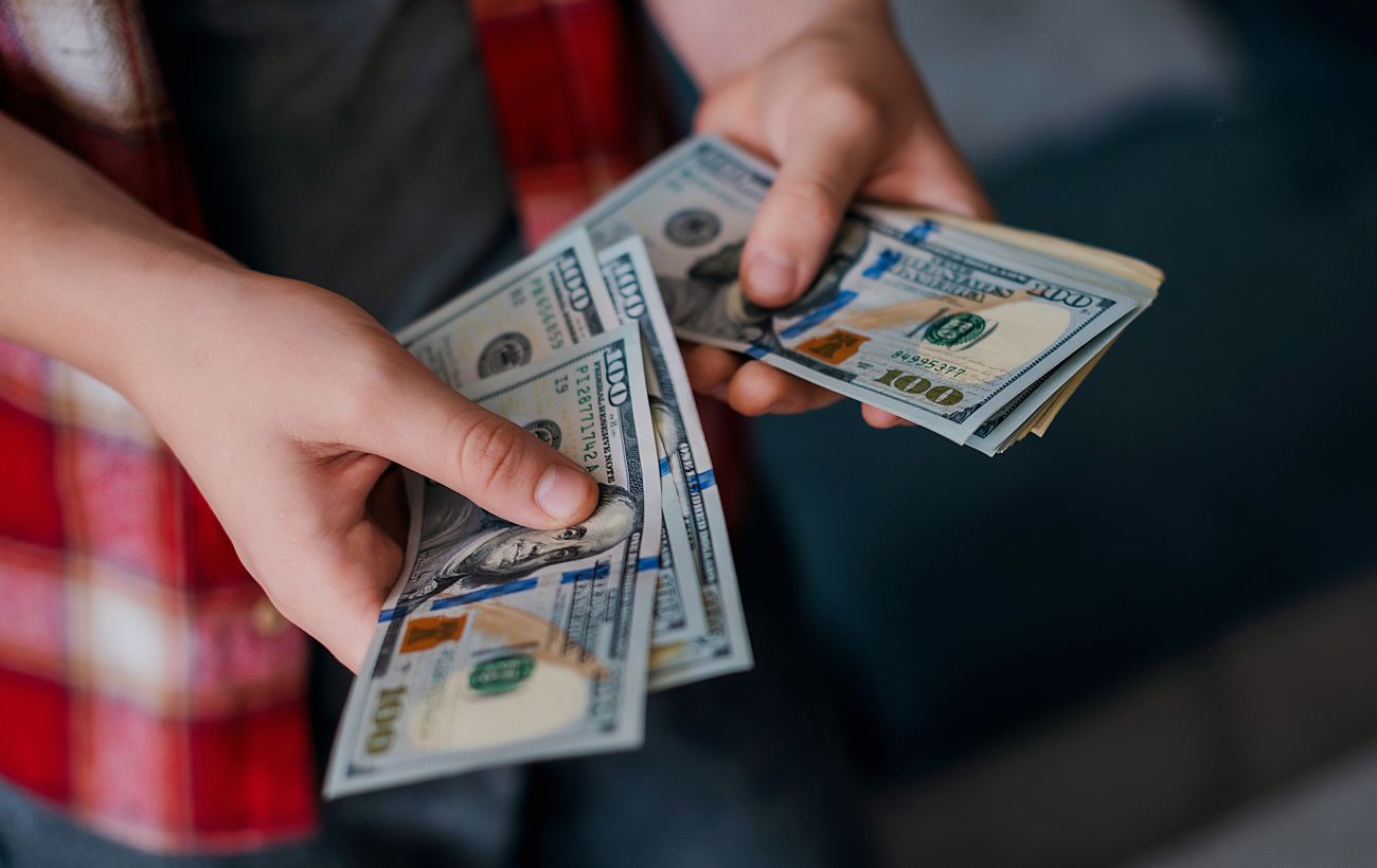 Долар в Україні підскочив до 42 гривень: чому курс знову росте