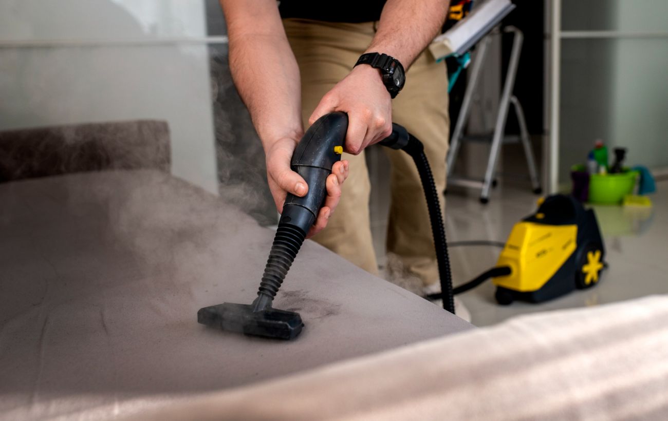 5 поверхонь, які категорично не можна очищати пароочисником
