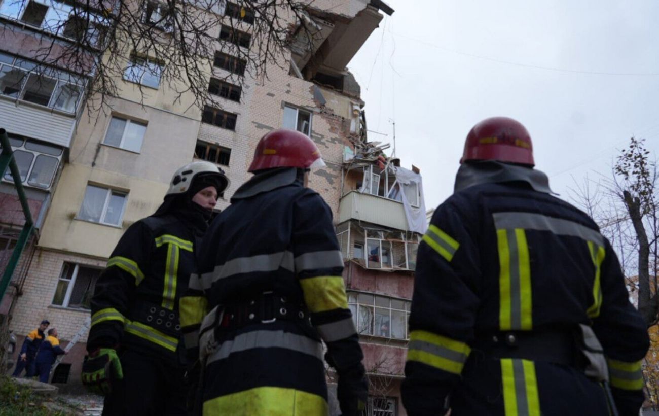 Вибух у Хмельницькому: серед постраждалих дитина, під завалами шукають людину (фото)