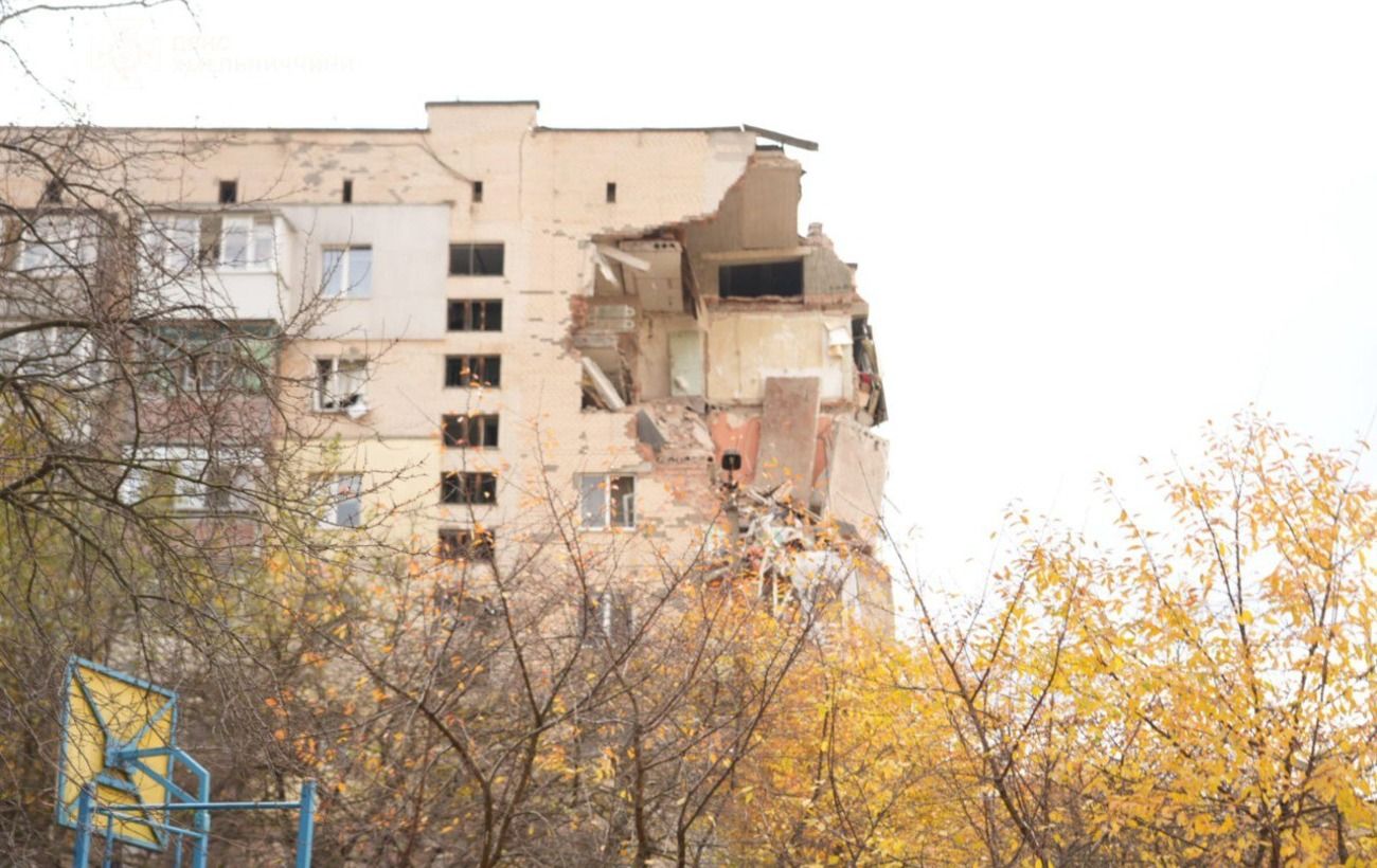 Вибух у багатоповерхівці в Хмельницькому: розглядаються різні версії події