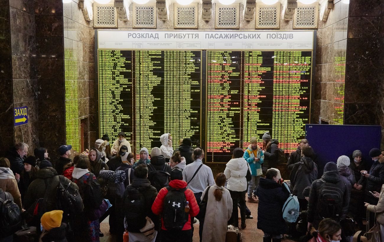 Ворог ударив по об'єктах "Укрзалізниці": поїзд на Івано-Франківськ змінив маршрут