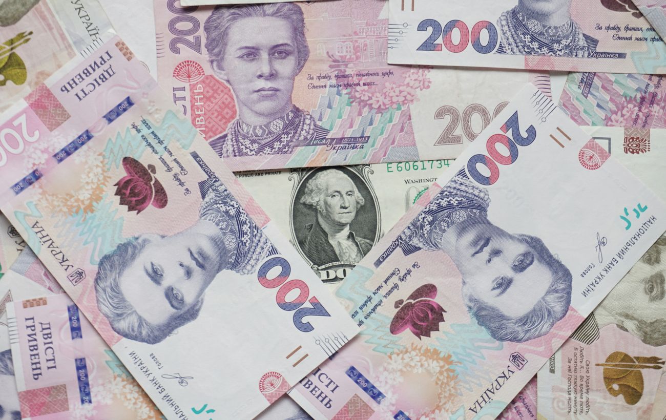 Зарплати "в конвертах" та контрабанда на мільярди: скільки втрачає бюджет України