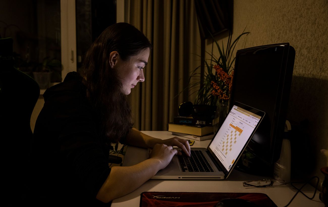 Де в Україні завтра вимикатимуть світло: список областей та графіки