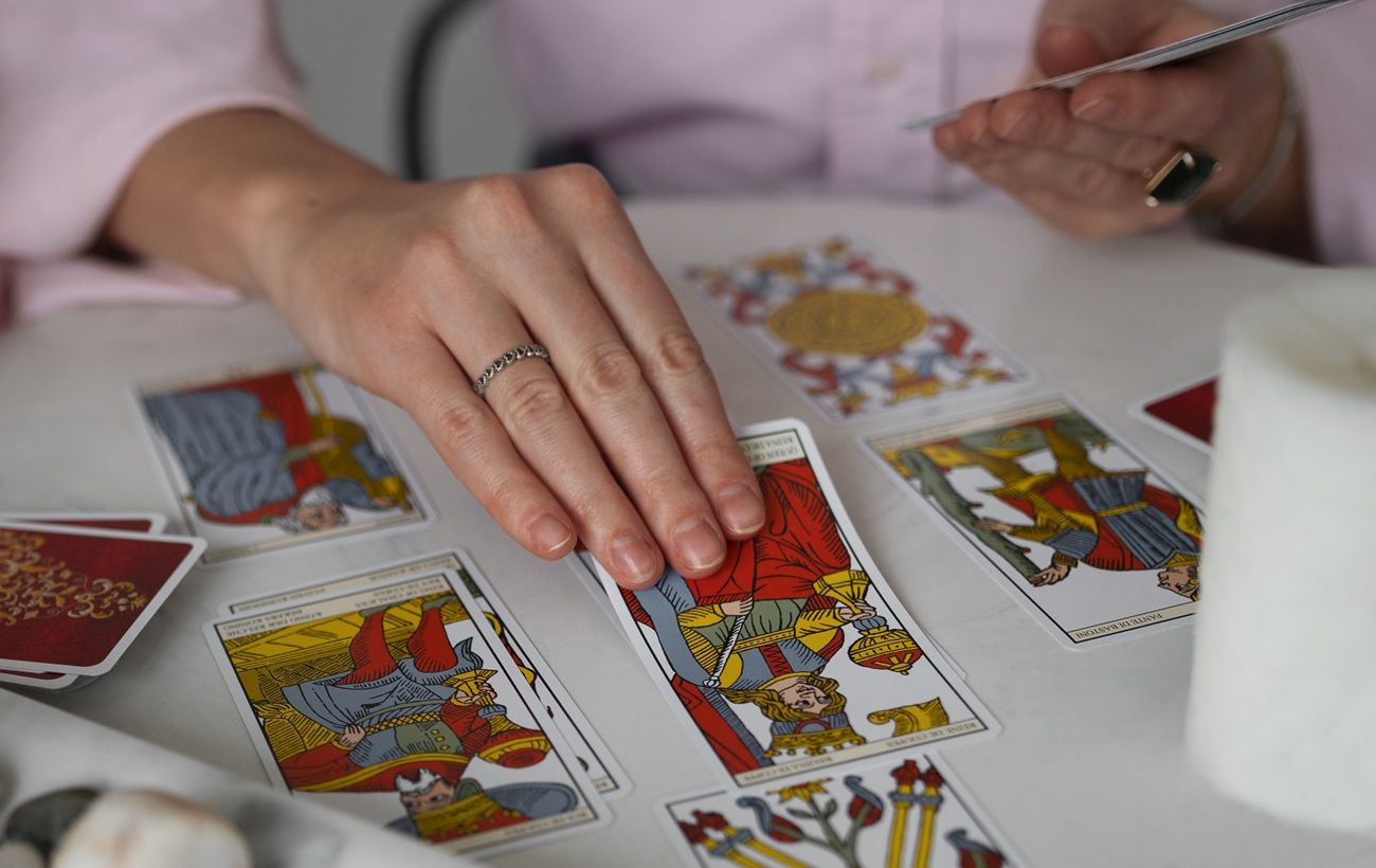 Таро-гороскоп на 6 листопада: кого накриють романтичні та життєві зміни