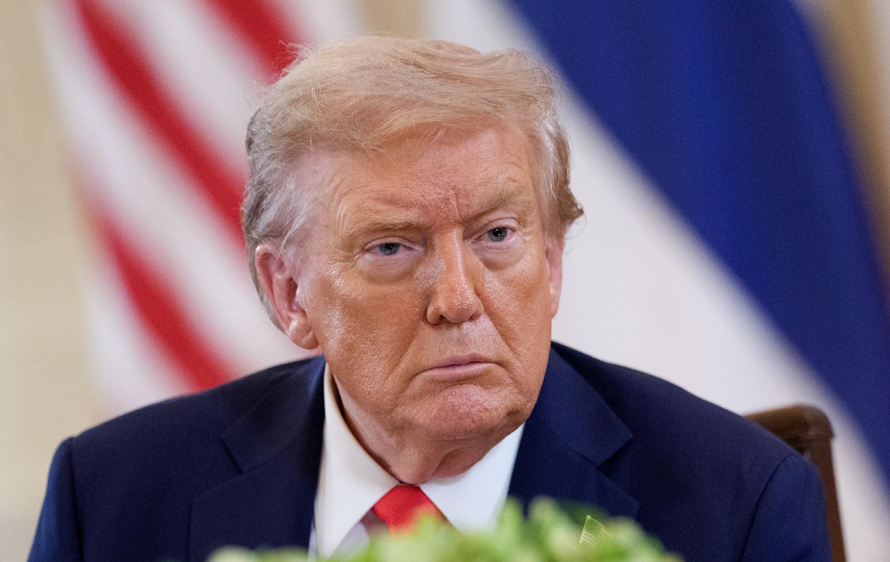 Ледь не зірвав Трампу брифінг: у Білому домі чоловік знепритомнів у прямому ефірі