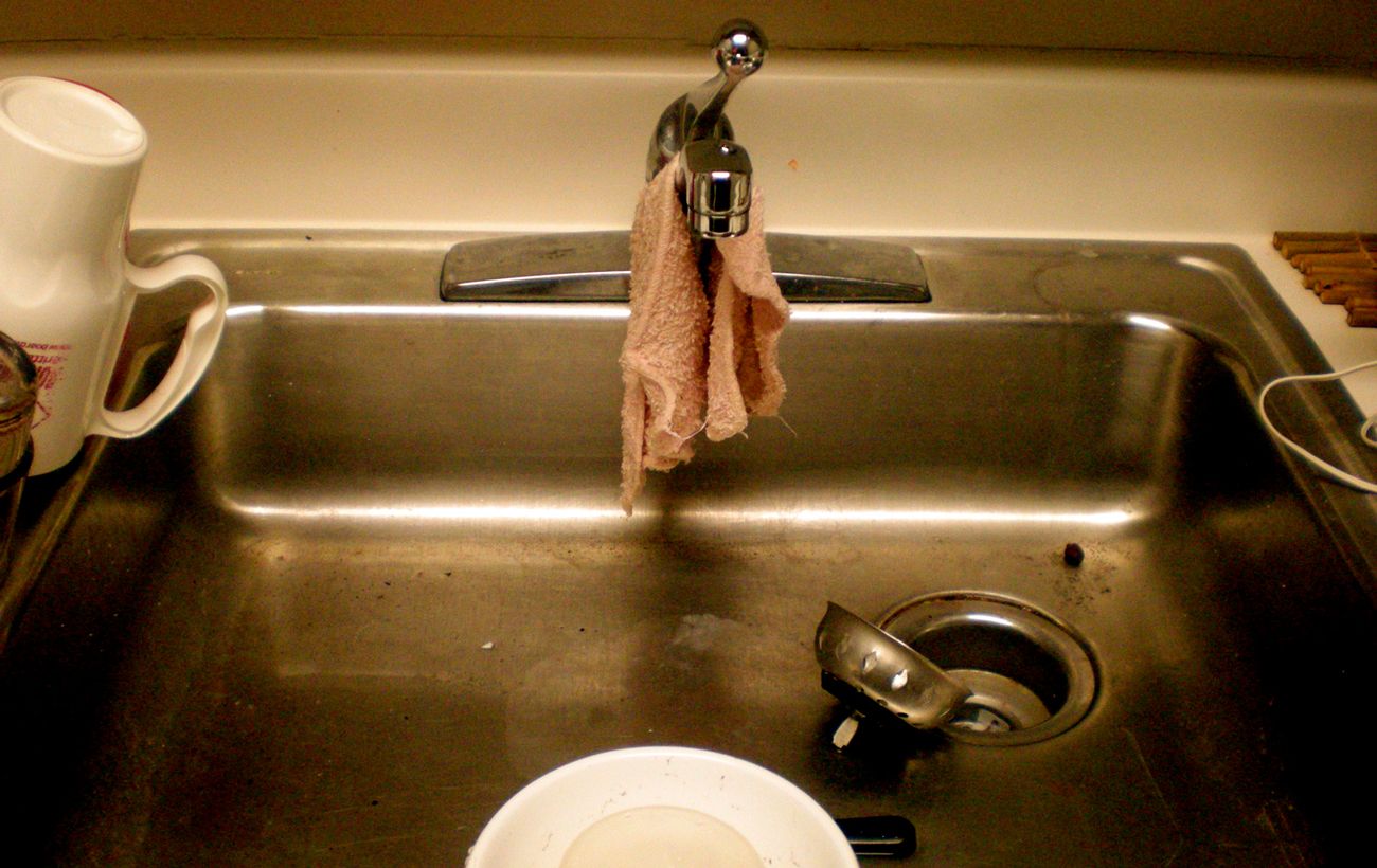 Як прочистити засмічений злив: поради сантехніка, які справді працюють