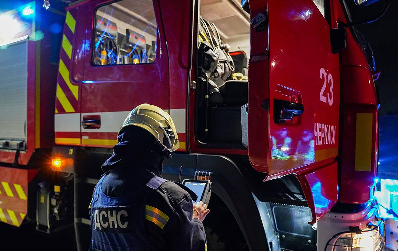 У Дніпрі дрон влучив у багатоповерхівку: зруйновано квартири, є постраждалі