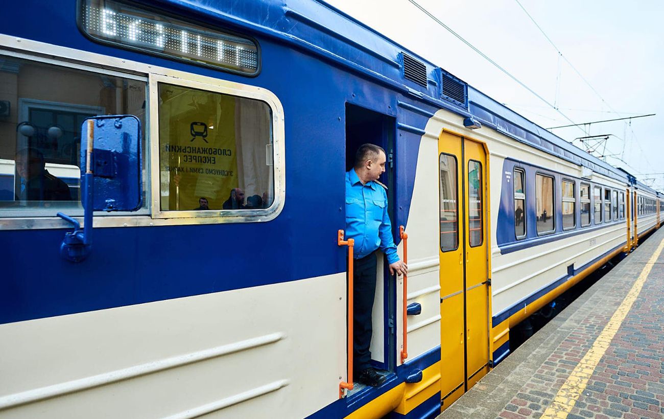 В Україні масштабні затримки поїздів після атаки РФ: список рейсів