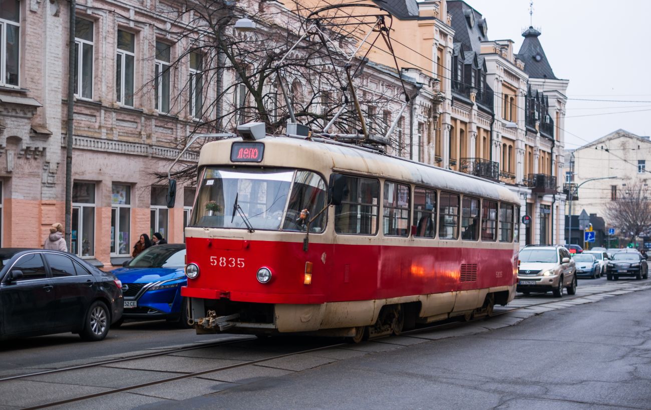 У Києві змінюють рух кількох трамваїв: які маршрути і коли їздитимуть за новою схемою