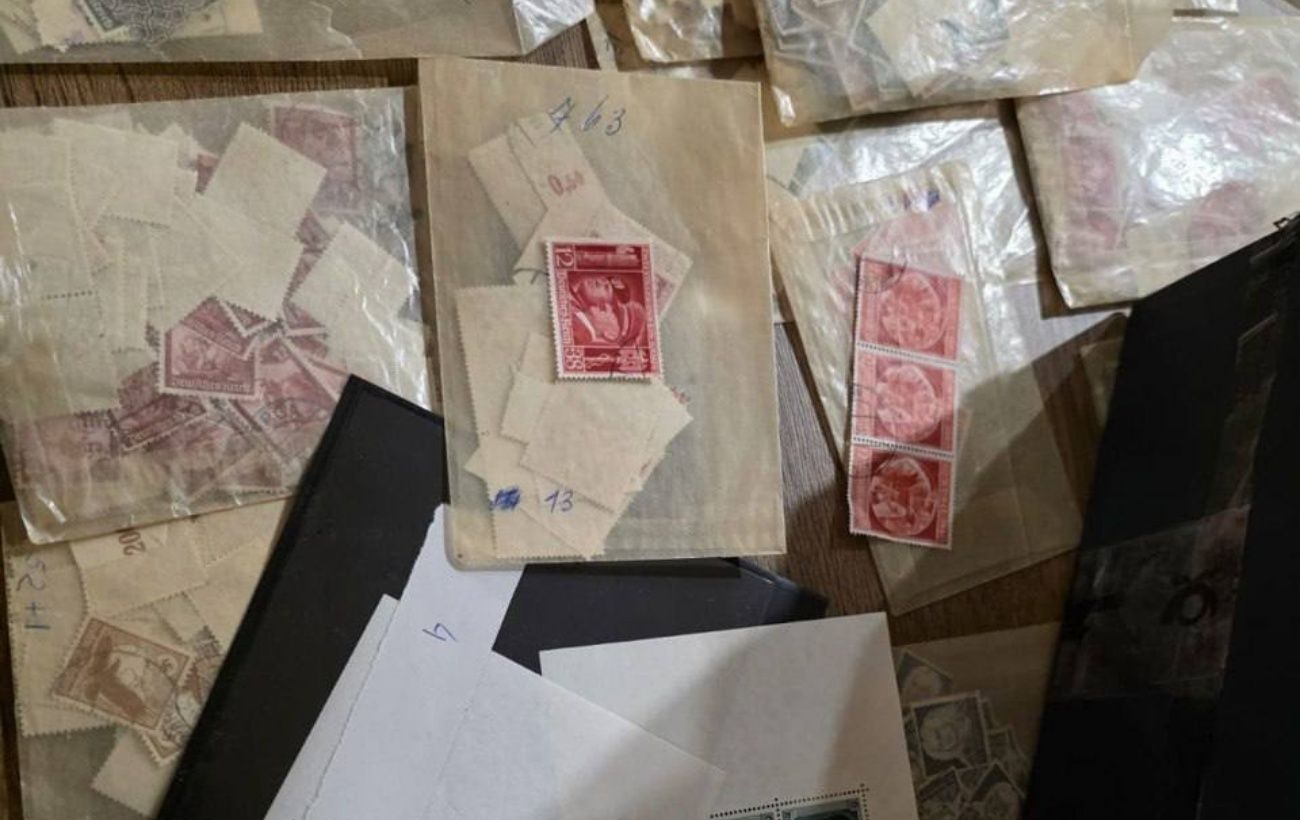 На кордоні з Польщею вилучили 14 тисяч марок із нацистською символікою (фото)