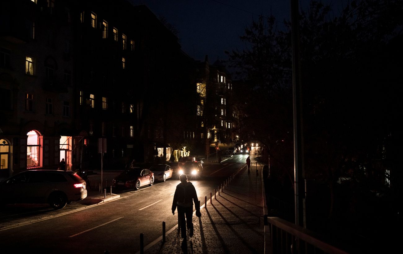 Чому світло вимикають не скрізь? Міненерго пояснило, як складають графіки по областях