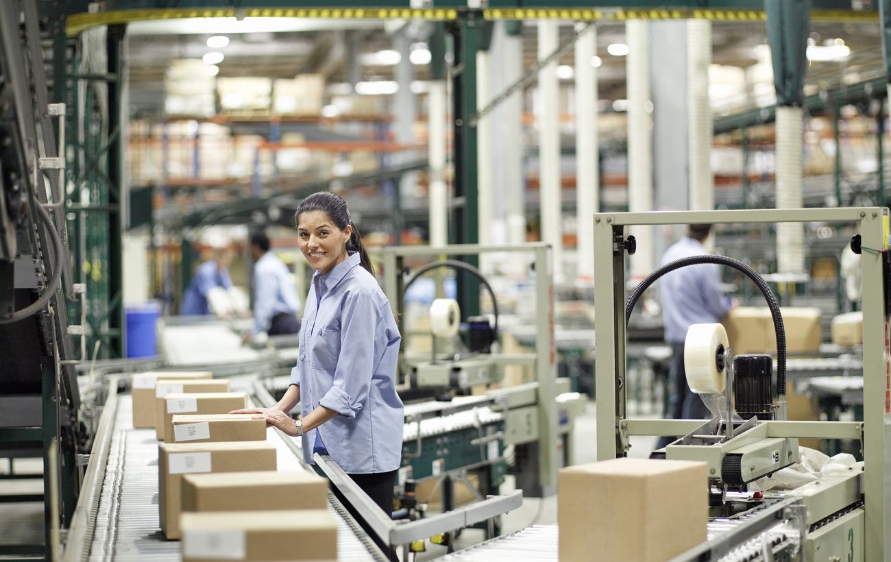 Один документ замість двох: уряд пропонує спростити деякі правила для іноземців