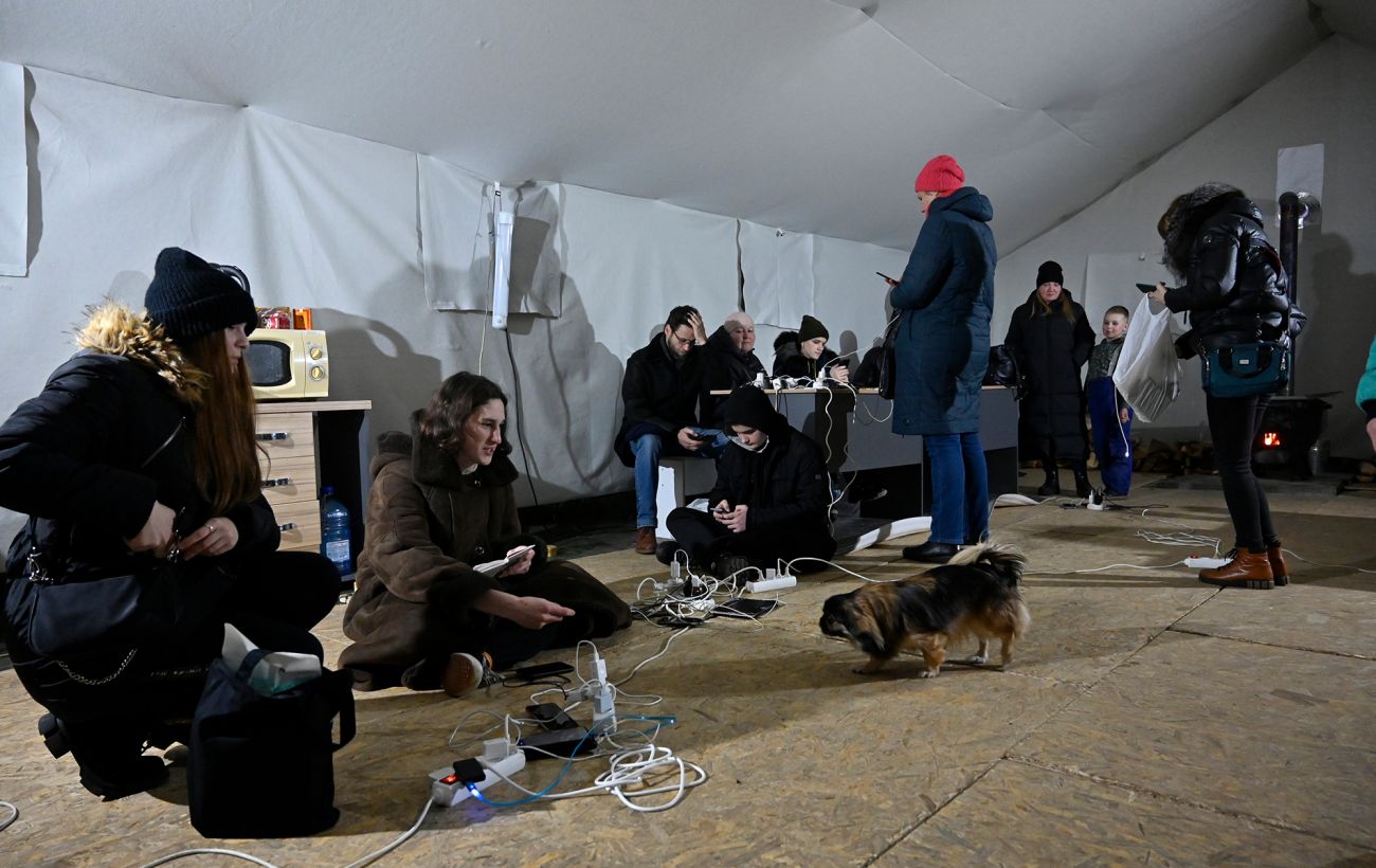 Графіки відключень на 14 листопада: де і коли не буде світла (список)