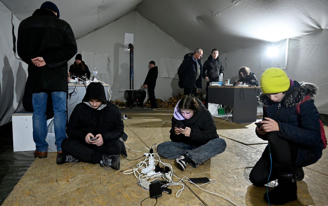 Без світла до 5 годин: де і як сьогодні в Україні діють графіки (список)